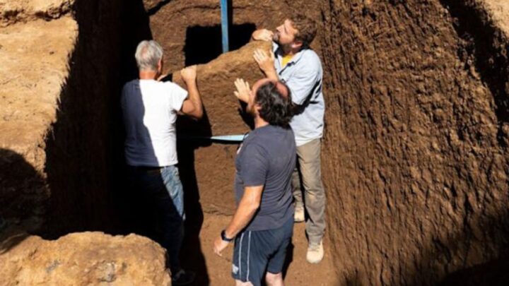 Archaeologists